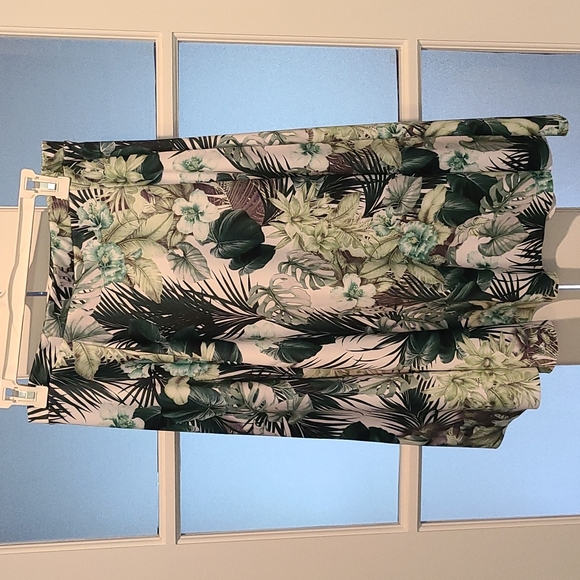 Tropical skirt, great for travel. Scuba fabric doesn't wrinkle! - Picture 2 of 2